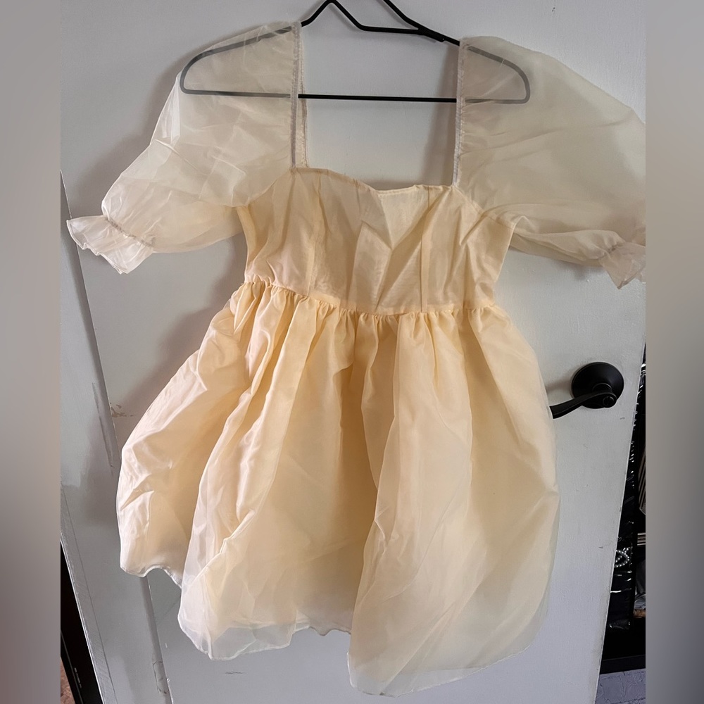 Yellow puff dress
